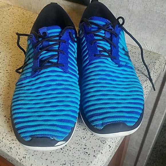 Nike Shoes - Picture 2 of 8